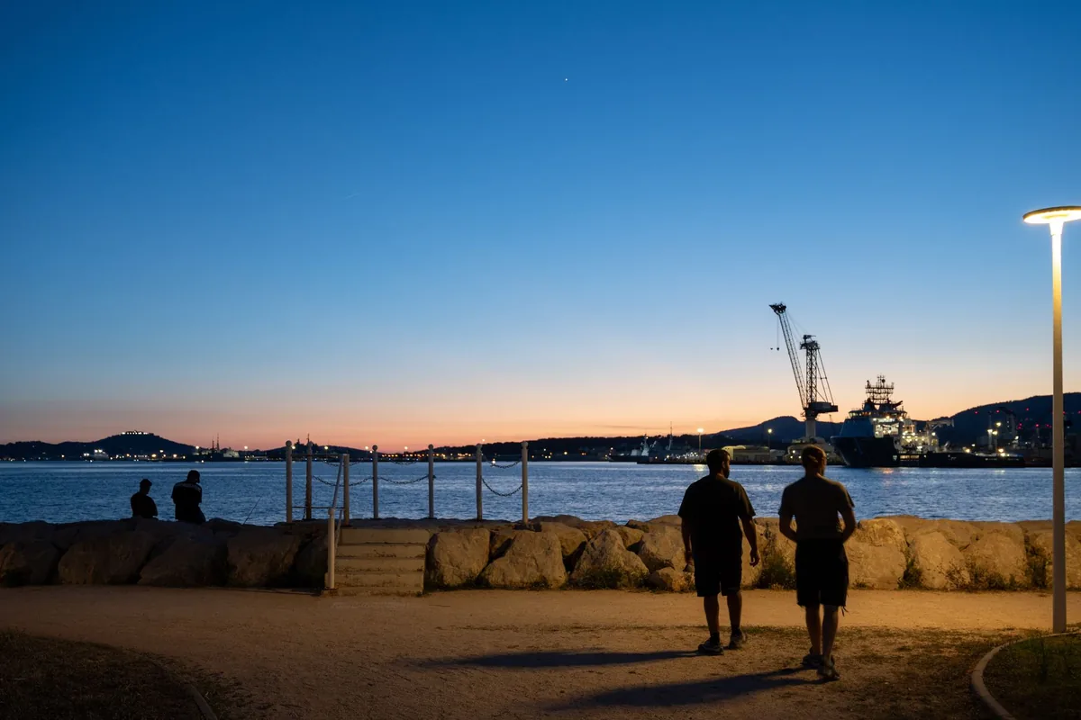 Anxiety therapy in Brighton and East Sussex — a calm, everyday scene
